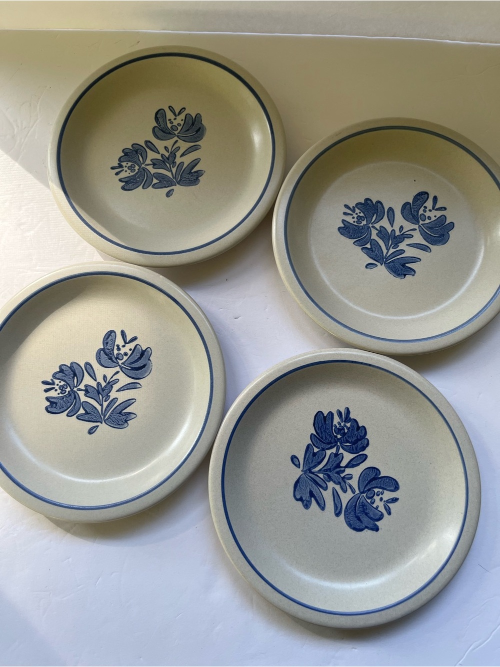 Pfaltzgraff YORKTOWNE Set of 4 Stoneware Bread Appetizer Dessert Plates 6-7/8"